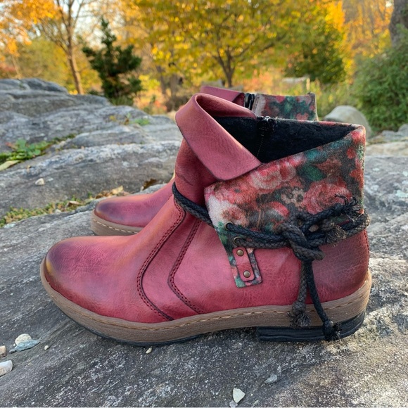 Rieker Z6771-35 Fee 93 Burgundy Red Floral Vegan Foldover Ankle Bootie Boot - Picture 7 of 16
